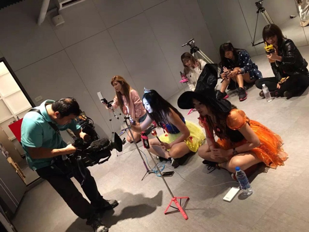 (網路直播掀起熱潮,直播網紅成為第 366 行新興職業/圖:取自女子學) (網路直播掀起熱潮,直播網紅成為第 366 行新興職業/圖:取自女子學)