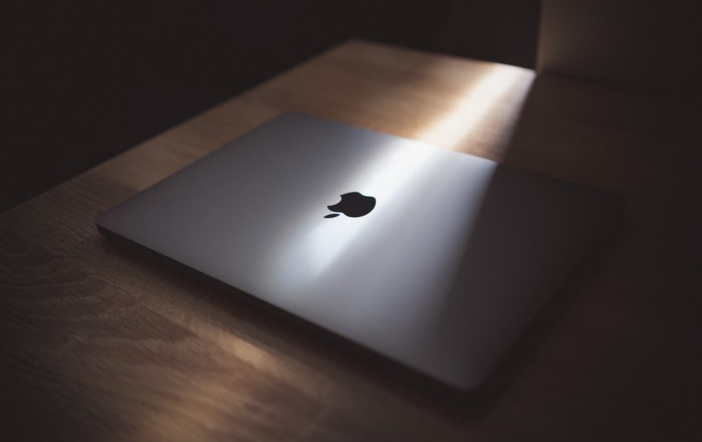 MacBook Logo Marketing